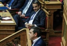 Βουλή Live: Μάχη για ΚΕΚ, πρώτη κατοικία και υποβάθμιση από Fitch