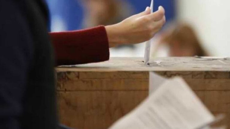 Δημοσκόπηση: Στο 17,4% το προβάδισμα της ΝΔ στην πρόθεση ψήφου – “Όχι” σε πρόωρες εκλογές