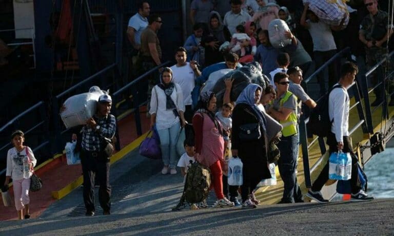 Η Μέρκελ πιέζει να παραμείνουν οι μετανάστες στην Ελλάδα