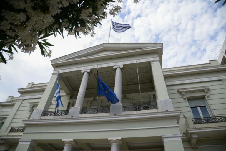 ΥΠΕΞ για Τουρκία: Οξύμωρο η χώρα που απειλεί να εγκαλεί την Ελλάδα