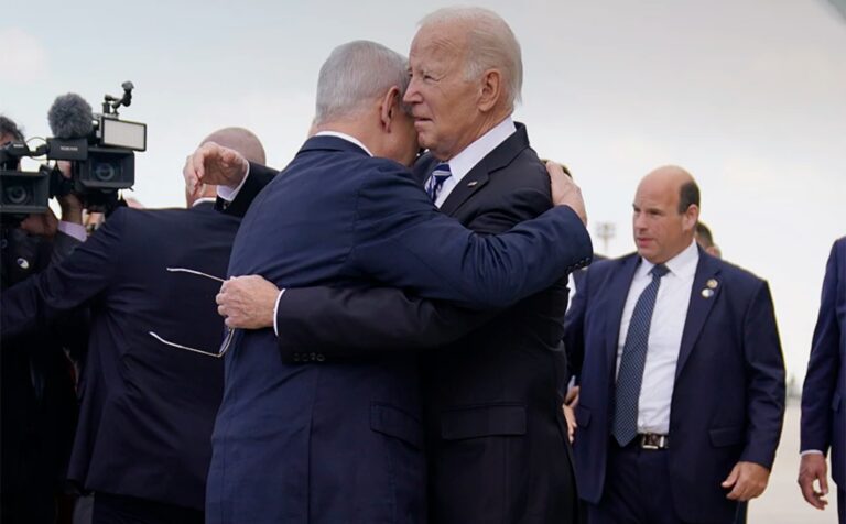 Στο Ισραήλ ο Μπάιντεν, αγκαλιά με τον Νετανιάχου: «Δείχνει» Ισλαμική Τζιχάντ για τον βομβαρδισμό στο νοσοκομείο της Γάζας