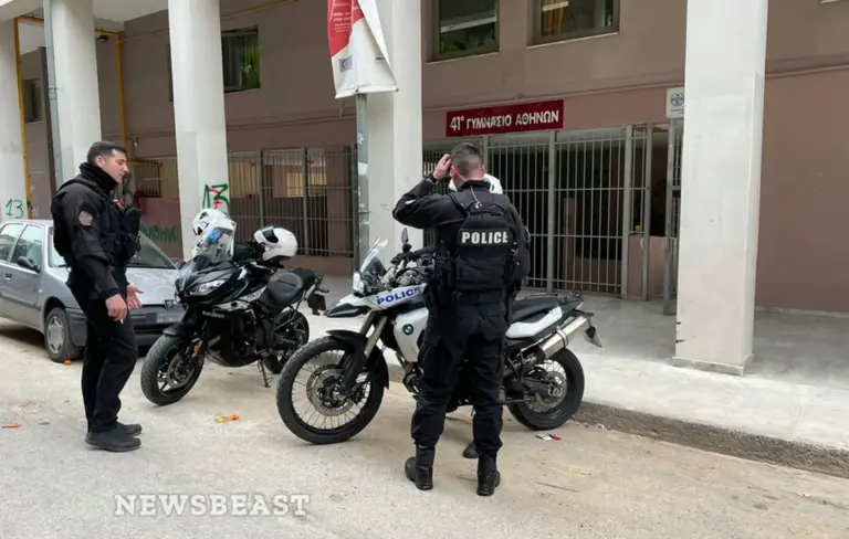 19χρονος εισέβαλε σε σχολείο στην Αθήνα με σφυρί και μαχαίρι – Τραυμάτισε τον διευθυντή και έναν μαθητή
