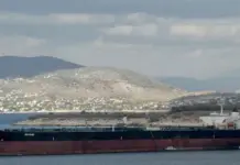 Ελληνικής ιδιοκτησίας το πλοίο με σημαία Παναμά που χτύπησαν οι Χούθι