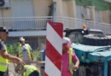 Θεσσαλονίκη: Ξέφρενη πορεία σκαπτικού μηχανήματος – Ξήλωσε τα πάντα στο πέρασμά του