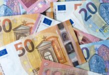 Στη Βουλή ο νέος προϋπολογισμός: Πρόβλεψη για ανάπτυξη 2,4% και μέτρα στήριξης 1,76 δισ.