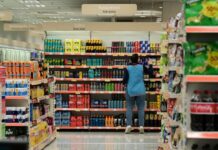 Τρόφιμα και υπηρεσίες κρατούν ψηλά τον πληθωρισμό, ανησυχία για την ενέργεια