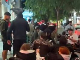 Διανυκτέρευσαν έξω από γνωστό κατάστημα στο κέντρο της Θεσσαλονίκης για ένα… ρολόι