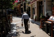 Συνταξιούχοι δύο ταχυτήτων στην Ελλάδα με χαμηλές αποδοχές, μεγάλες ηλικίες και έντονες ανισότητες πλέον