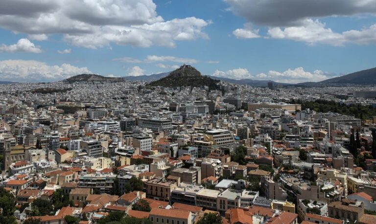 Σχεδόν ένας στους τρεις φοβάται έξωση λόγω ακρίβειας – Η Ελλάδα πρωταθλήτρια στη στεγαστική ανασφάλεια