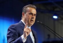 Παπασταύρου για φωτιά στο Ωραιόκαστρο: Αποκύημα της φαντασίας της Καρυστιανού οι ανεμογεννήτριες