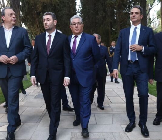 «Πυρετός» στο Προεδρικό για τη δεξίωση της Δημοκρατίας