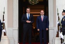 Κρίσιμες επαφές του πρωθυπουργού στην Αίγυπτο
