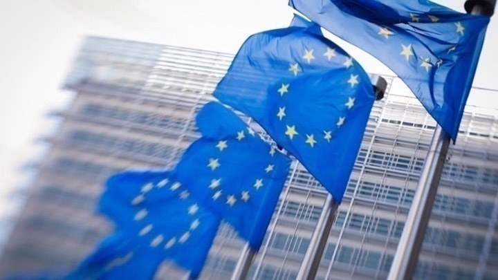 Ενεργειακός συναγερμός από την Κομισιόν: «Σβήστε φώτα, κλείστε καλοριφέρ» – Καμπανάκι για τα χαμηλά αποθέματα φυσικού αερίου
