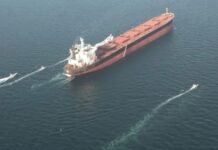 Θρίλερ στα Στενά του Ορμούζ: Άγνωστο βλήμα έπληξε ελληνόκτητο δεξαμενόπλοιο – Σώα και τα 30 μέλη του πληρώματος