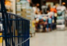 Μπαράζ ελέγχων και «εορταστικό πακέτο» στα σούπερ μάρκετ – Αυστηρό μήνυμα Θεοδωρικάκου κατά της κερδοσκοπίας