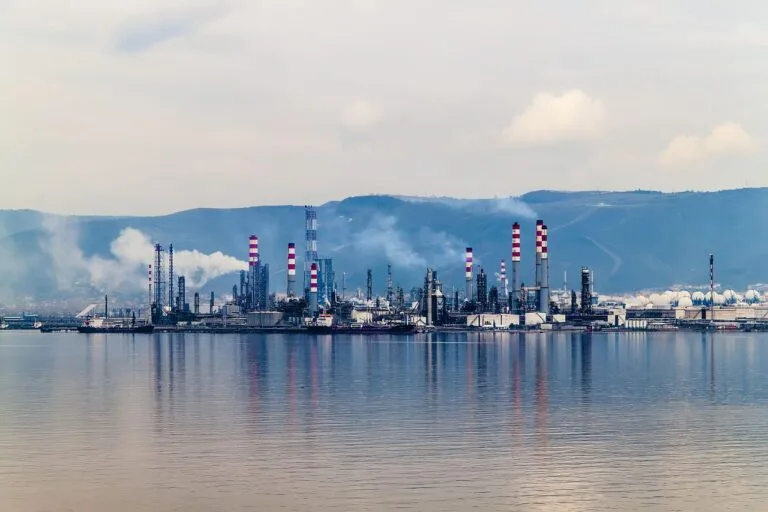 «Σήμα κινδύνου» για την ενεργειακή επάρκεια της Ευρώπης: Στο ναδίρ τα αποθέματα φυσικού αερίου αν επικρατήσει βαρύς χειμώνας